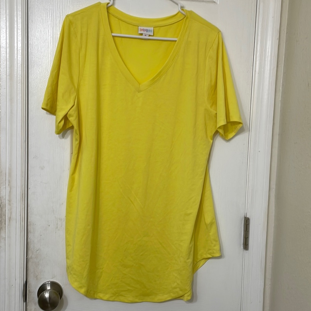 Medium yellow LulaRoe vneck tee shirt